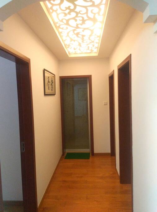 Flower trellis ceiling. Warm corridor
花格吊顶,温馨走廊