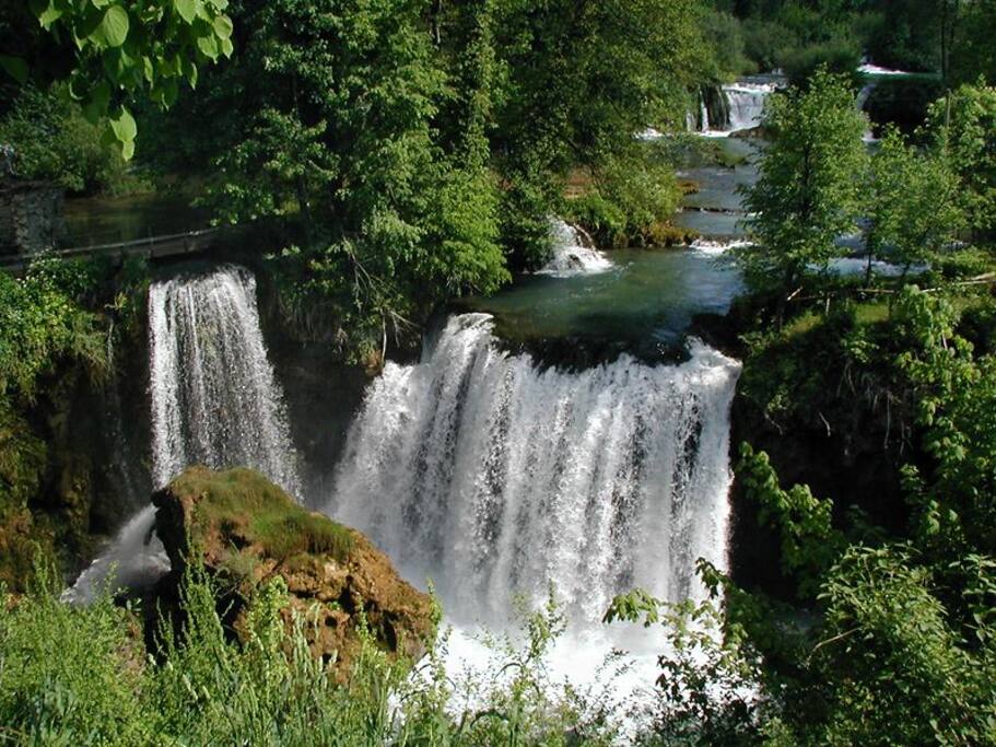 NASELJE RASTOKE