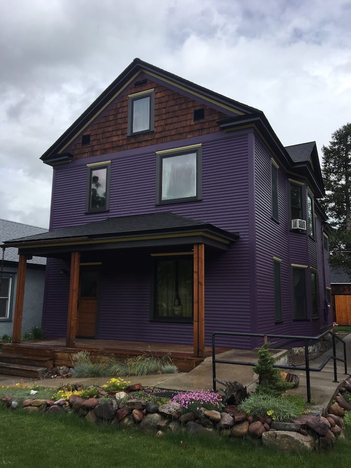 Downtown Attic Nook in Historic Home Guest suites for Rent in