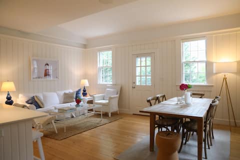 Top performing Airbnb: Amazing Downtown Nantucket Condo! in Nantucket