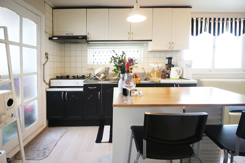 Stay in Local house in Gangnam with Locals who's professional twenties.