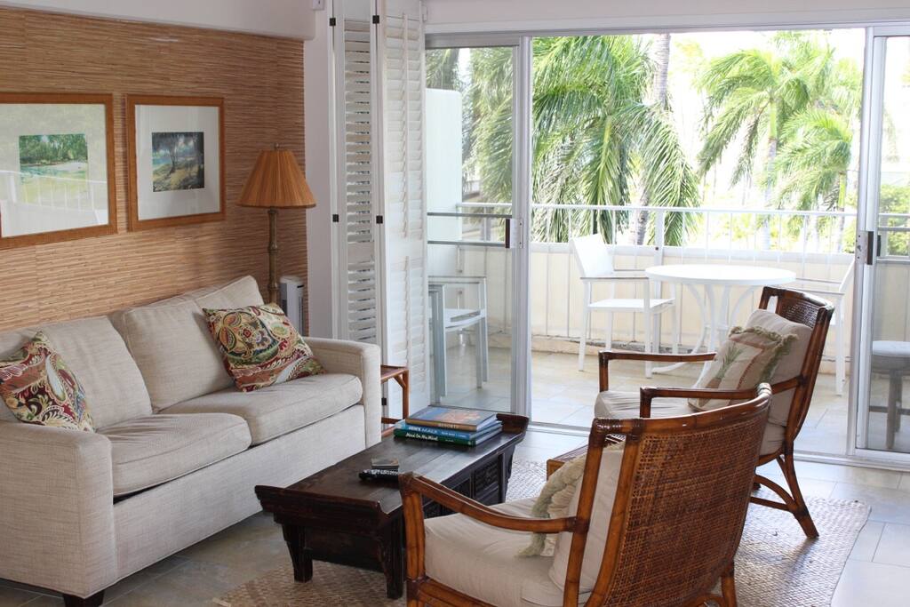 Living room with ocean view lanai