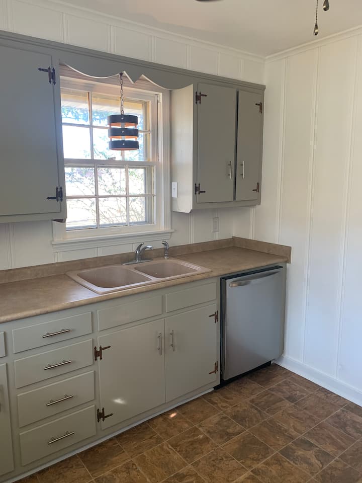 Tupelo's Blue Suede Cottage Houses for Rent in Tupelo, Mississippi