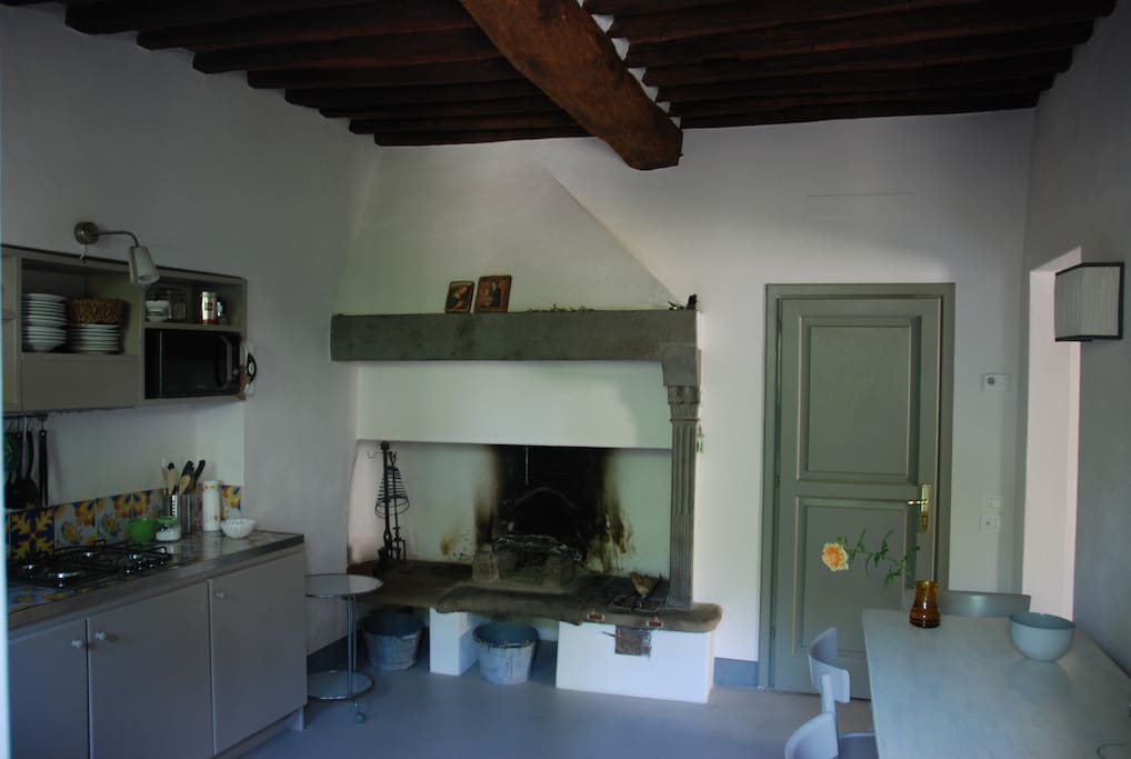 Entrance/kitchen
