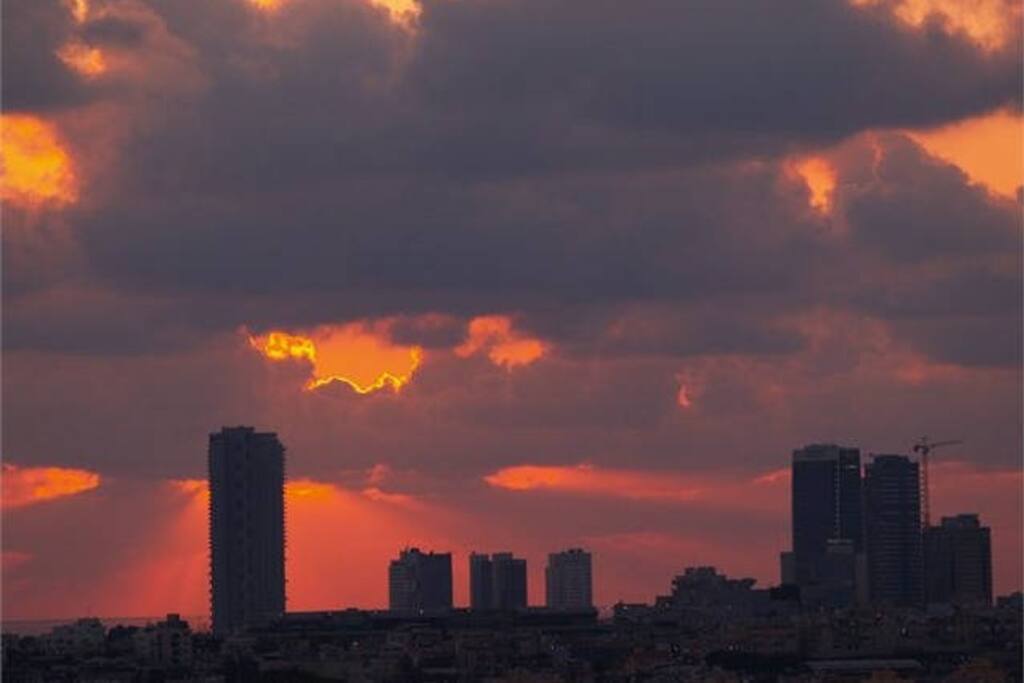 An amazing view of the entire center of Israel