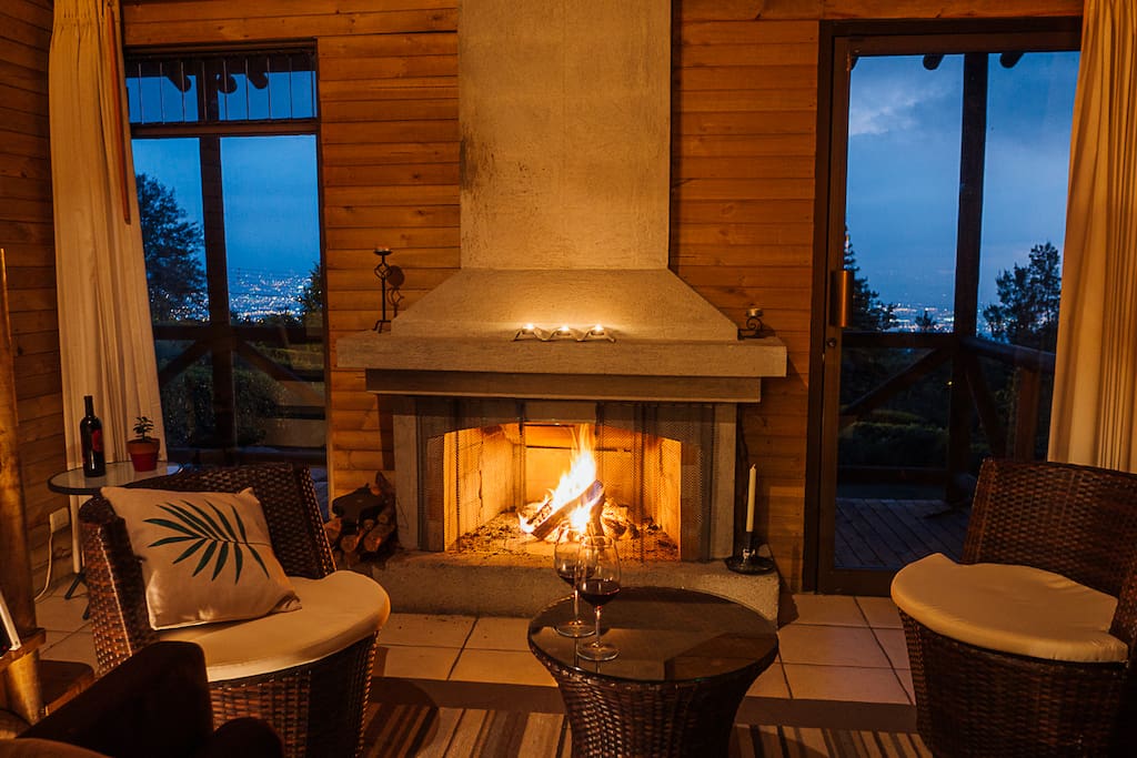 Sala c/chimenea y vista espectacular