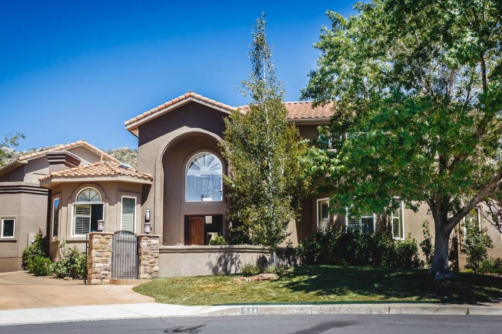 Luxury getaway in the mountains and views Houses for Rent in