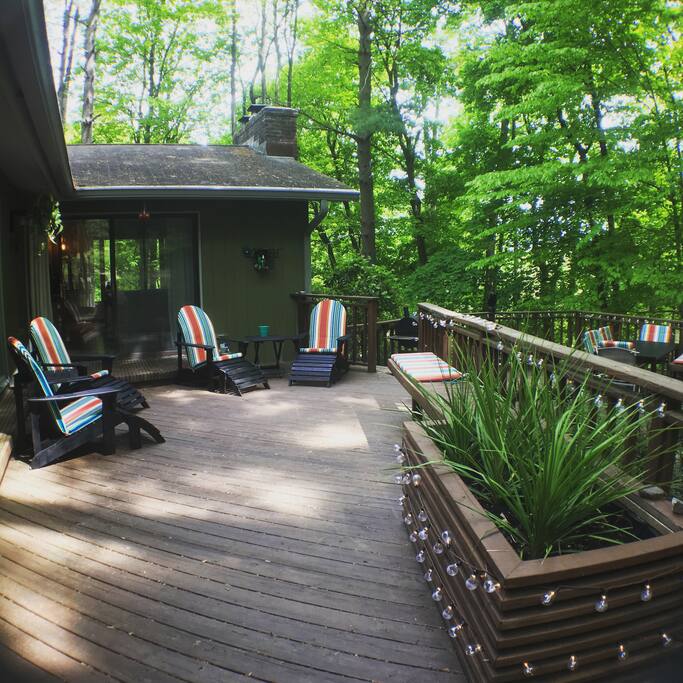 upper level of the deck with loungers
