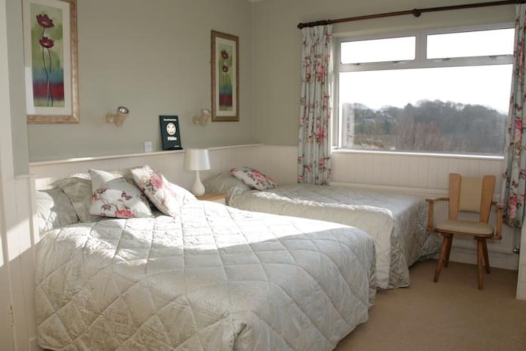 Double and single bed ensuite