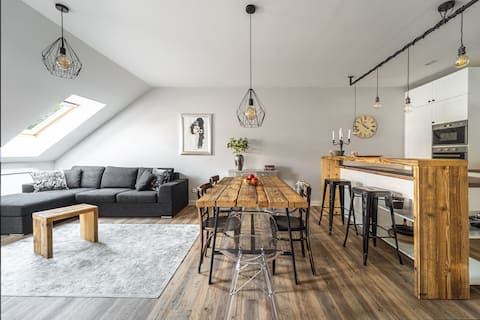 Top performing Airbnb: Stunning Mikulov Castle view – spacious apartment in Jihomoravský