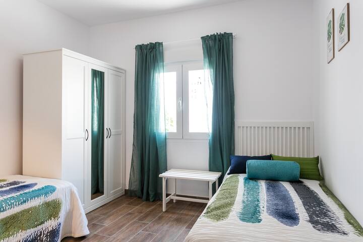 2 חדרי שינה, AACC, Garden View.