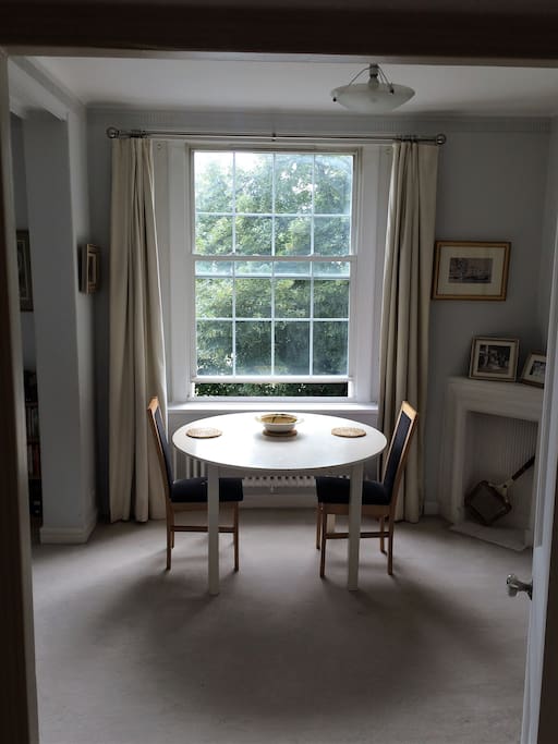 Dinning room, more chairs in hallway and kitchen, can seat 6.