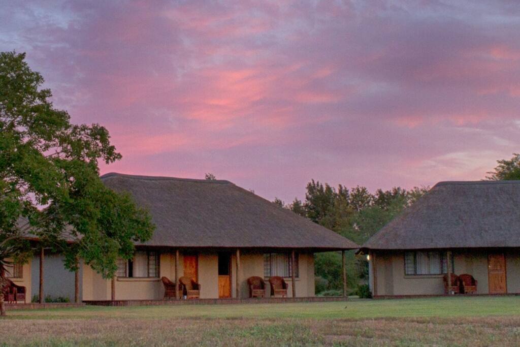 Sunset Huts set in the large Chrislin gardens.