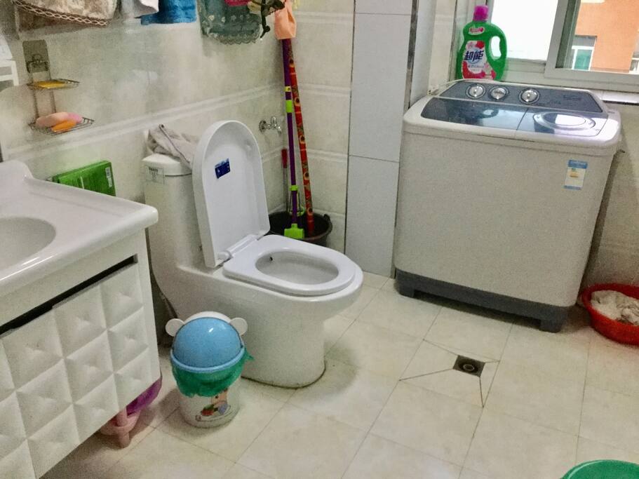 冰箱。淋浴