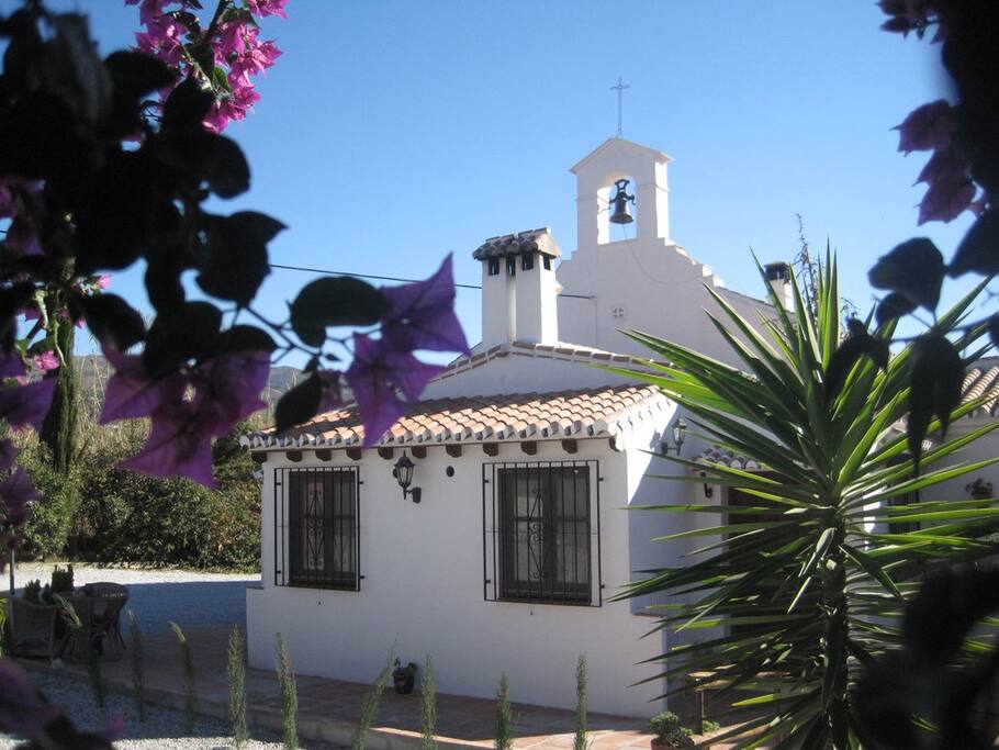 Escuela La Crujia B&B