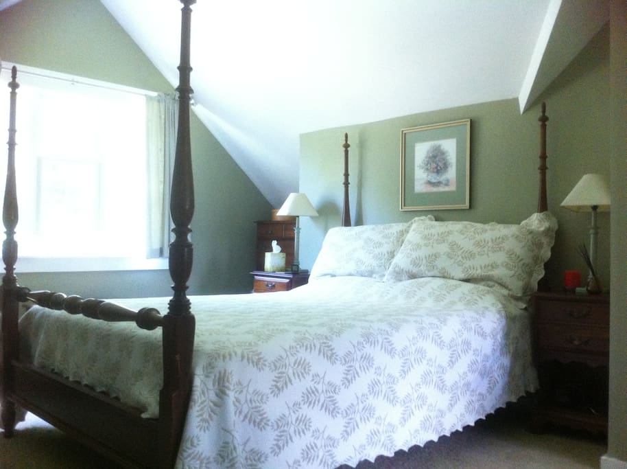 Queen 4 poster bed