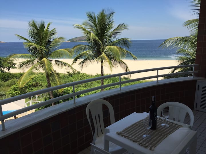 Apt front Camboinhas Beach with excellent leisure