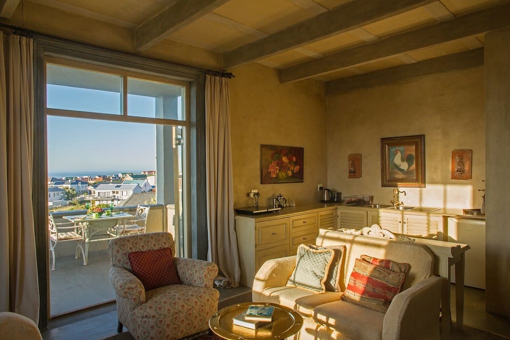 Morning sun in the lounge