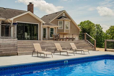 Moments Happen Here: 10 acres 20 min to GVL