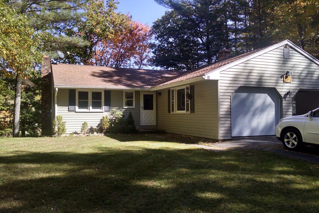 Front view of cottage with 2 useable garages