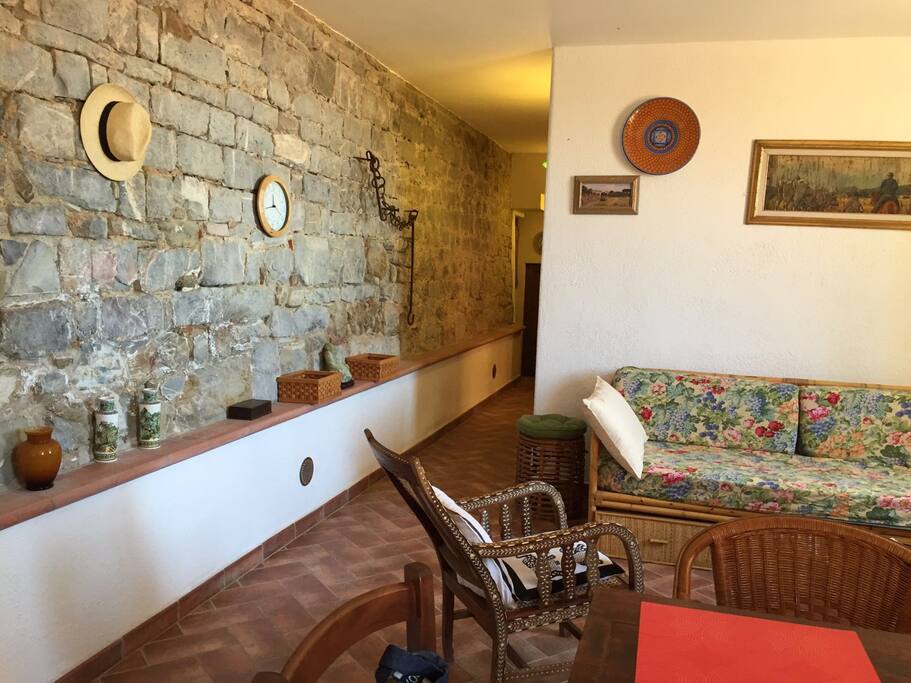 The dinner room and the unique medieval wall