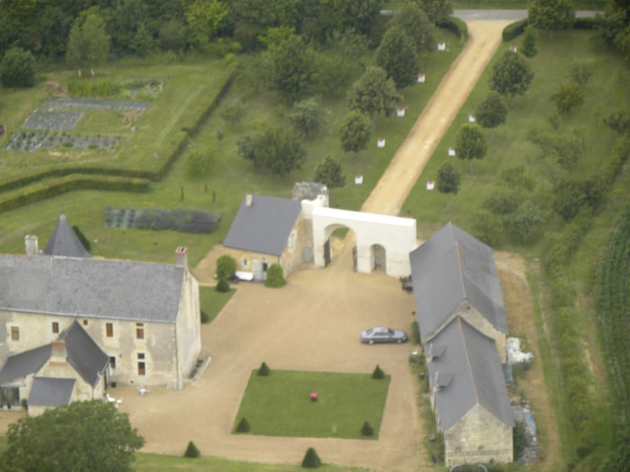 Vu du Bois Noblet avec Porche et Pavillon Layon