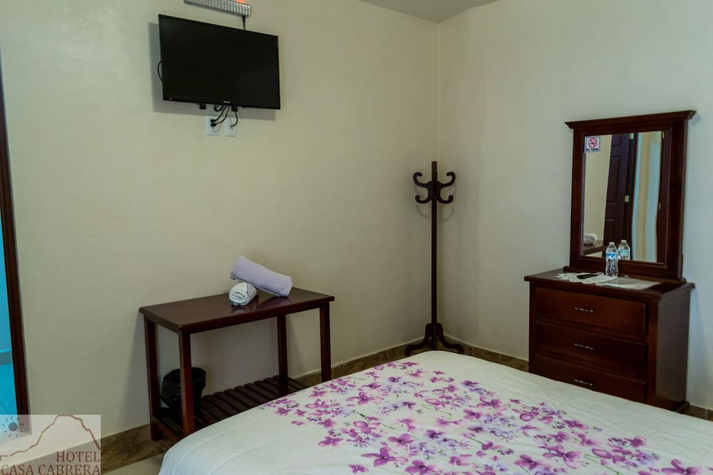Habitación cama matrimonial.