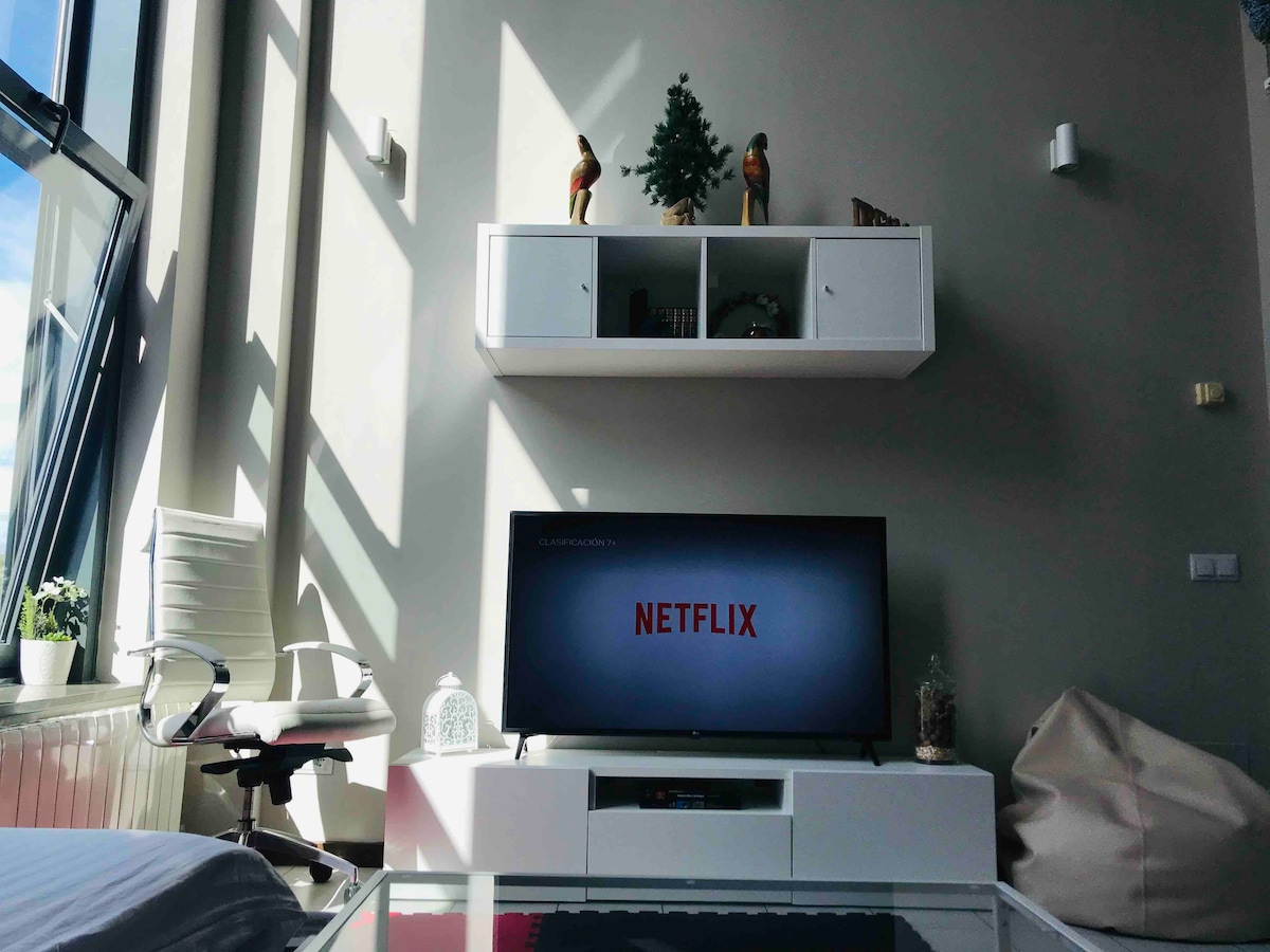 Top performing Airbnb: Antonio´s Loft. Parking and Swimming Pool. in Hortaleza