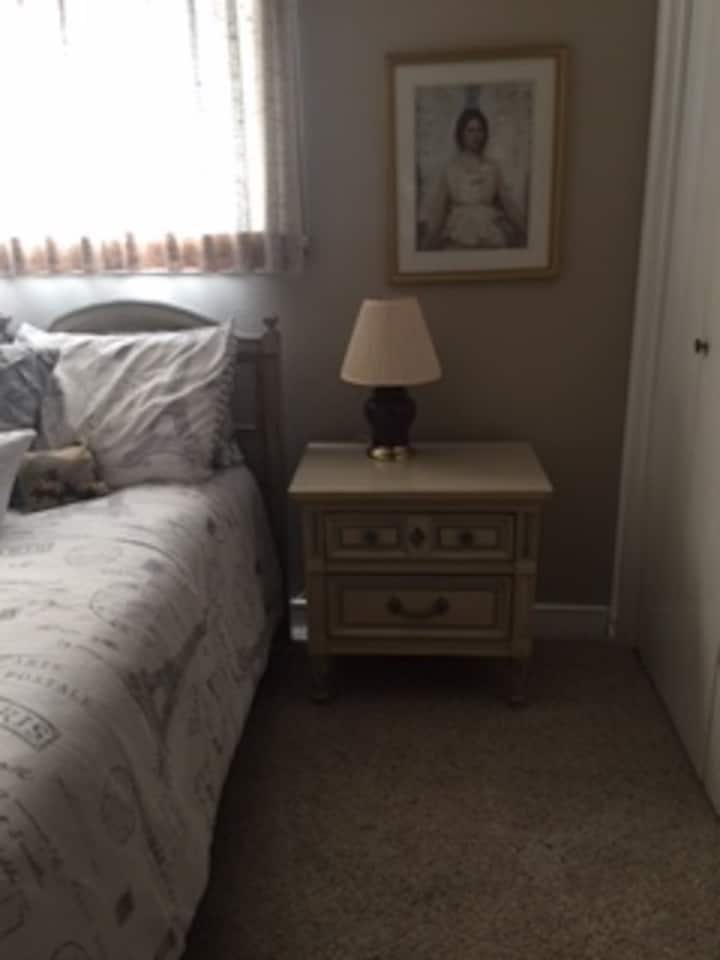 Hartat dhe fletushkat në këtë natë qëndrojnë për përdorimin tënd.