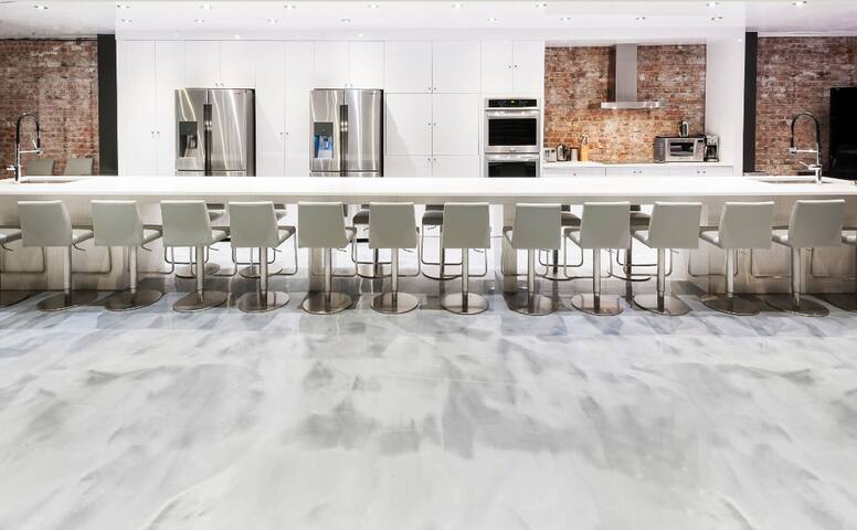 Presidential Loft | 4 Bdrs Loft at Holland Hotel gallery image 5