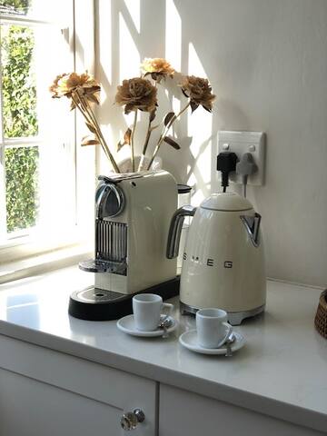 Beautiful family home, Upper Claremont Cape Town! gallery image 5