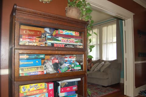 Popular Airbnb listing: Midtown Walk to Overton Park/Square and Zoo in Idlewild