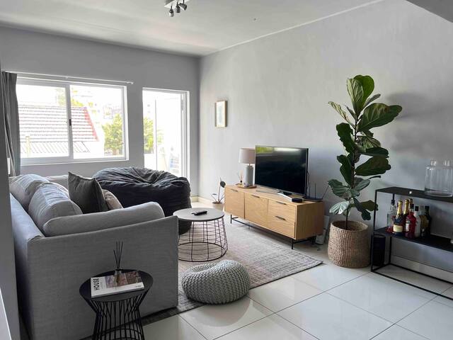 Beautiful, Modern Seaside 3 Bedroom Apartment