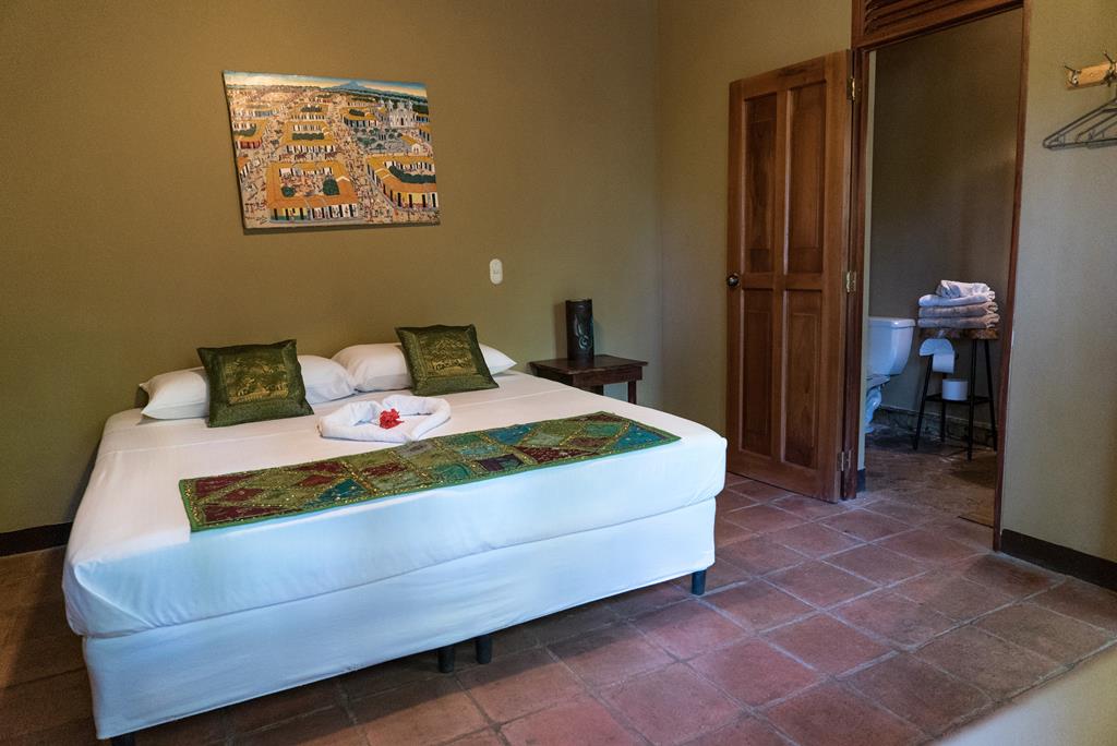 3 šumske sobe s privatnom kupaonicom. Mogu se ponuditi s dva odvojena kreveta ili jednim bračnim krevetom. 