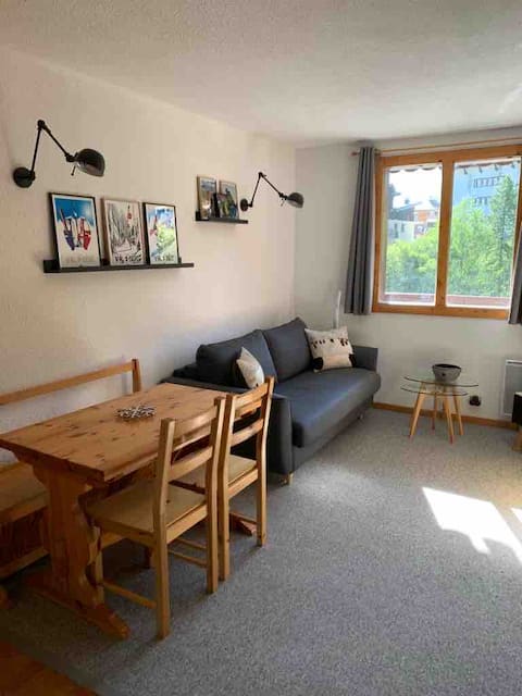 Top Airbnb: Studio cabin (2 adults, 2 children) with parking in Val D'isère