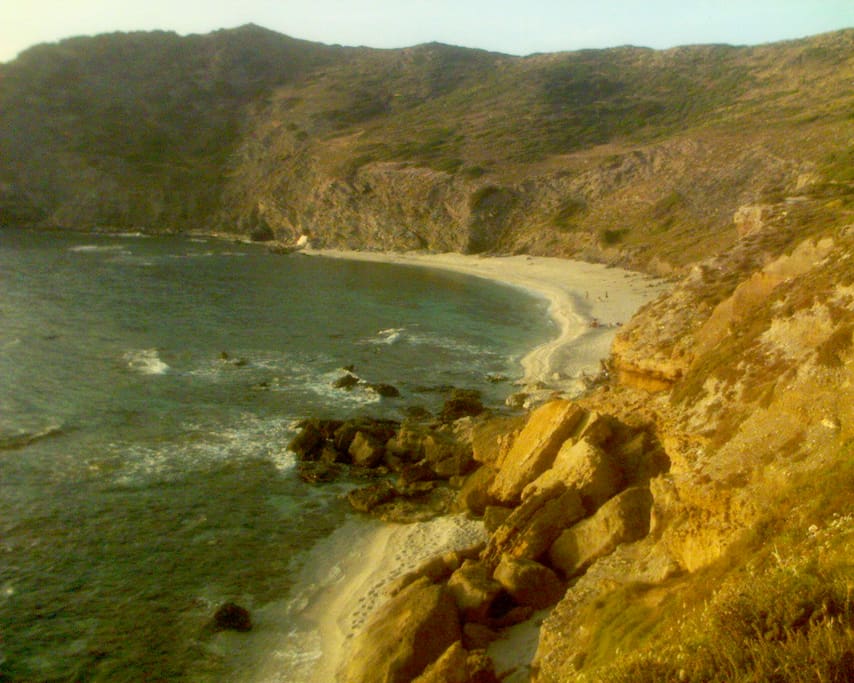 La bellissima spiaggia di Rena Majore della Nurra: un facile trekking a circa 4 km dalla casa