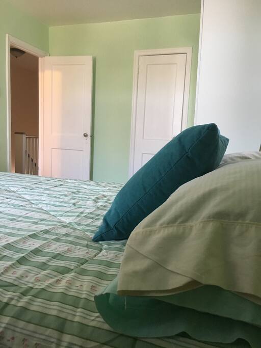 QUEEN BED