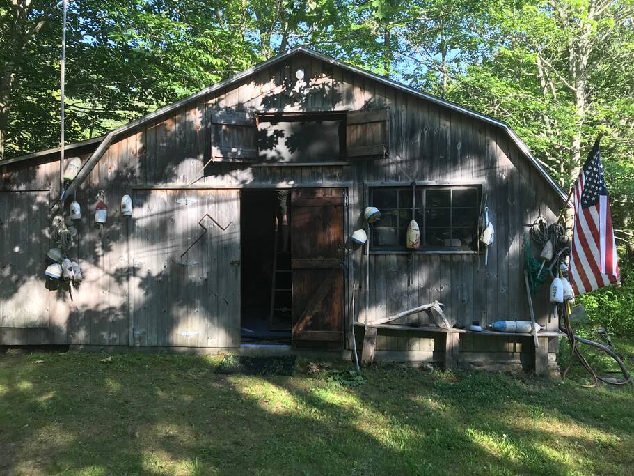 Located on the tip of Thurston Point, The Shop is a rustic getaway with access to Johns Bay. There is electricity, a wood burning stove, and non-potable running water. This is a great spot for a creative person to really focus on their craft or for the outdoor enthusiast who wants a little more than a basic campsite.