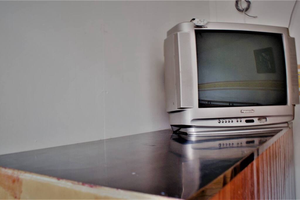 Todas nuestras habitaciones cuentan con televisión a color con cable.