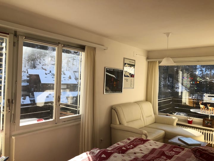 ห้องนั่งเล่น 2 (พร้อมเฟอร์นิเจอร์เก่า)