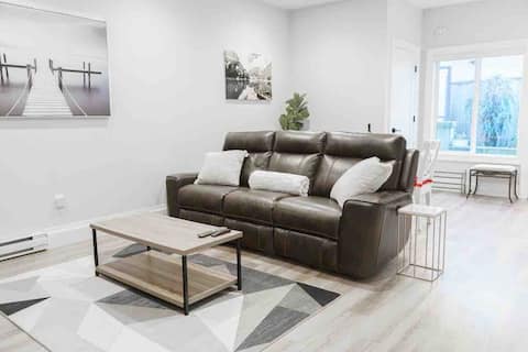 Popular Airbnb listing: The Suite Spot in Beautiful Ocean Park in Surrey