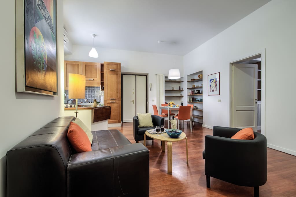 Soggiorno con angolo cottura e lavastoviglie/ living room with kitchenette and dishwasher