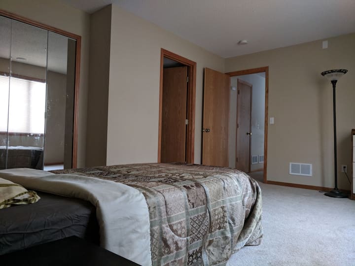 Beautiful suburban 2 bedroom