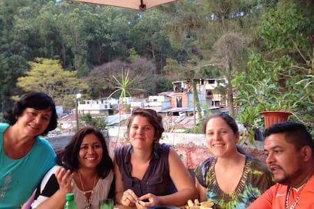 ROOM WITH PRIVATE BATH IN A FAMILY HOME