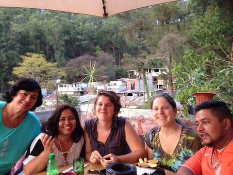 ROOM WITH PRIVATE BATH IN A FAMILY HOME