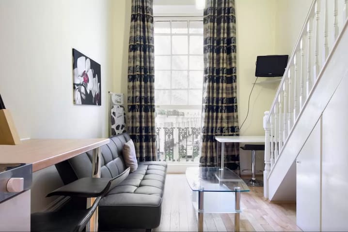Balcony Studio Apt In Paddington P9