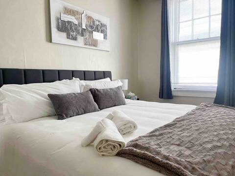 The Harrison F | 1BR/1BA Downtown Apt