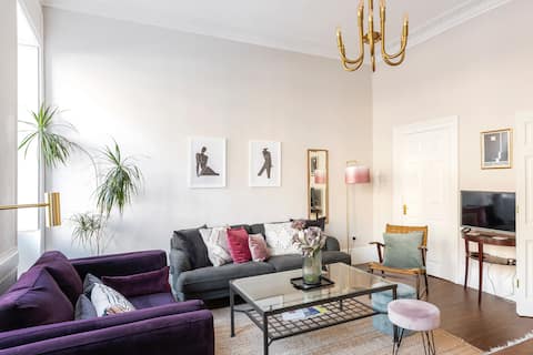 Top Airbnb: Contemporary Townhouse & Studio Bath in Bathampton