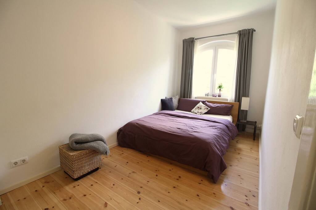 Schlafzimmer 1