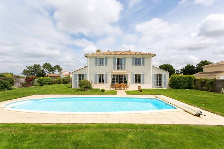 Airbnb Beaulieu Sous La Roche Vacation Rentals Places To